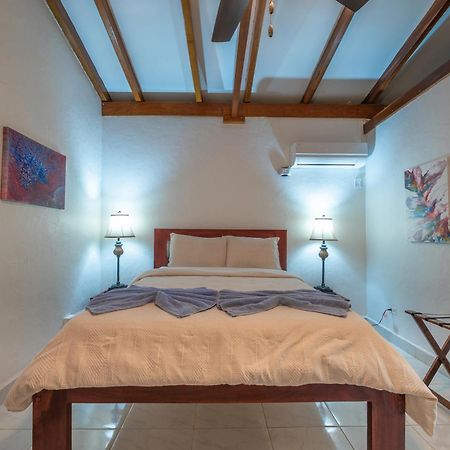 Parrot Cove Lodge Хопкинс Экстерьер фото