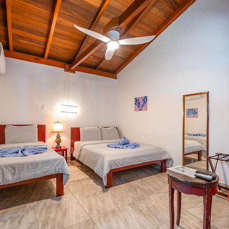 Parrot Cove Lodge Хопкинс Экстерьер фото