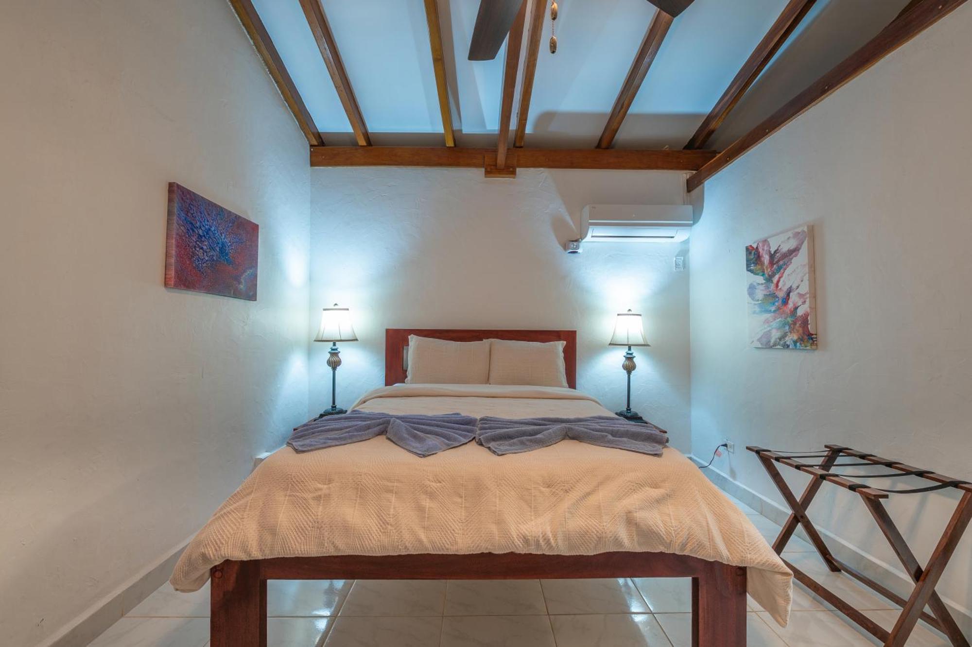 Parrot Cove Lodge Хопкинс Экстерьер фото