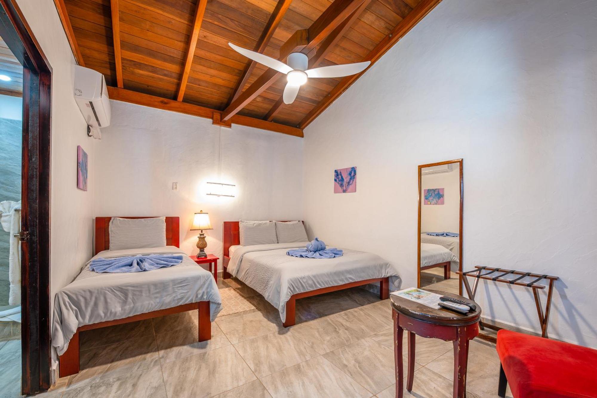 Parrot Cove Lodge Хопкинс Экстерьер фото