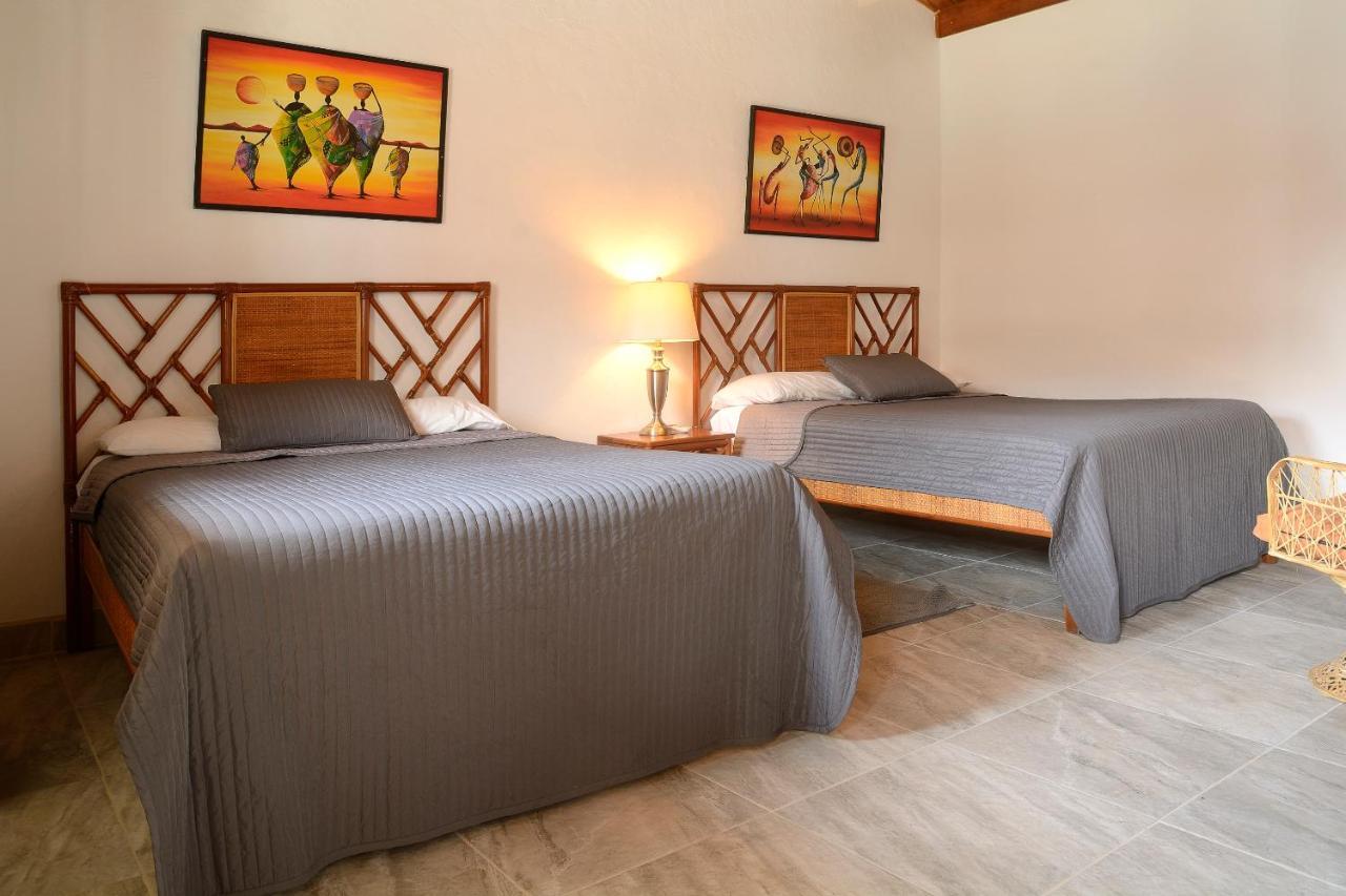 Parrot Cove Lodge Хопкинс Экстерьер фото